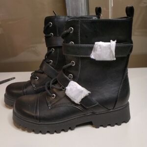 Arizona Women's Black Combat Lace-Up Ankle Boots